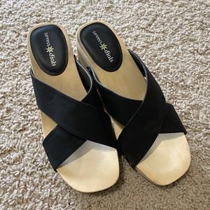 Sandals in black size 7